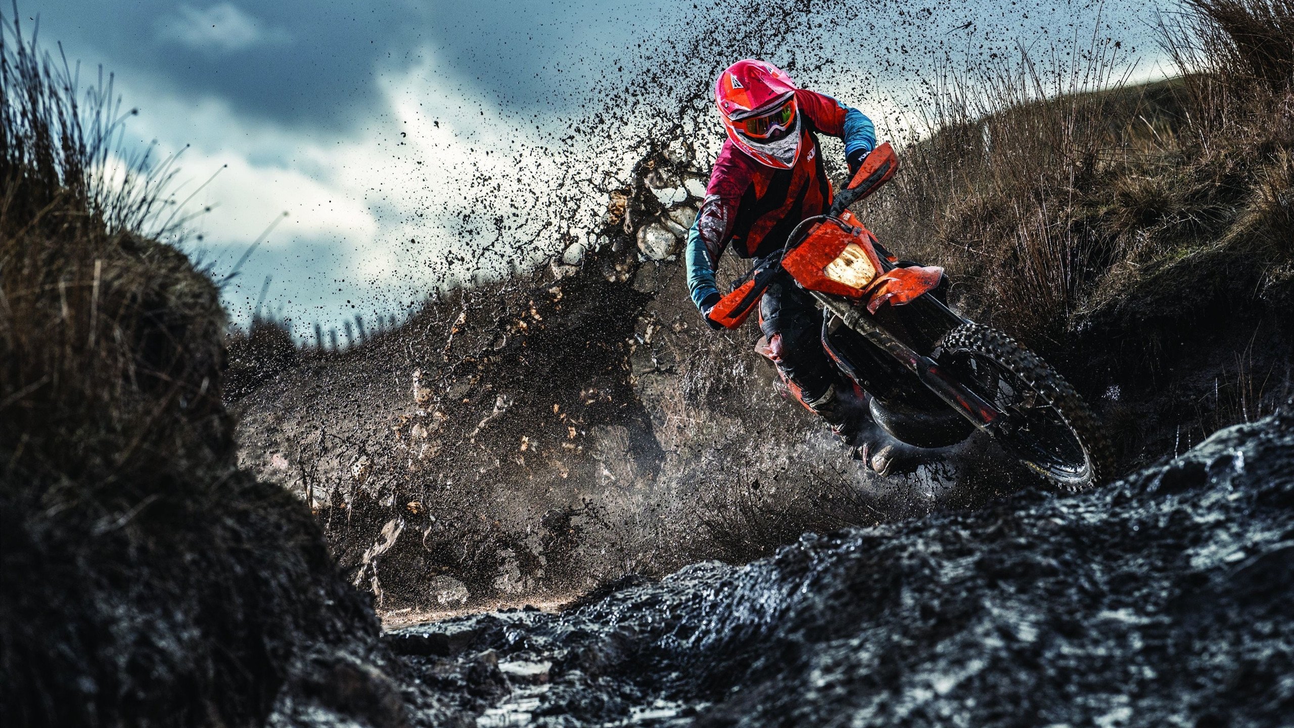 赛道与球场，当F1争冠之夜遇见拉梅洛的统治级表演